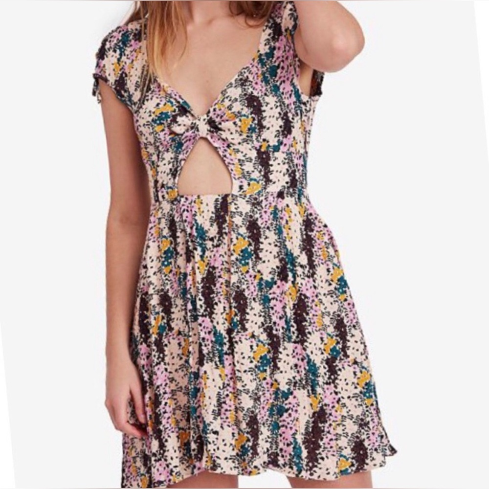 NWT Miss Right Cream Floral Print Mini Dress
